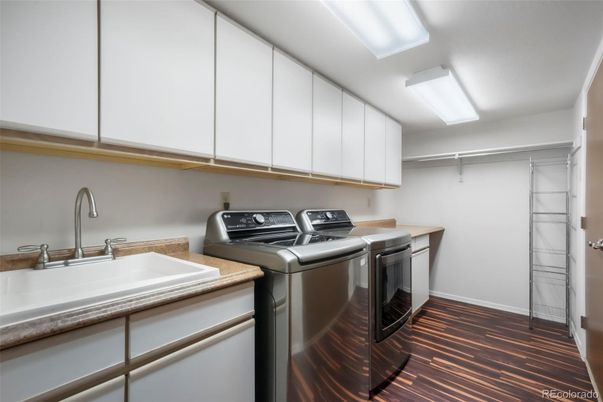Interior, Washer, Wood Texture Flooring