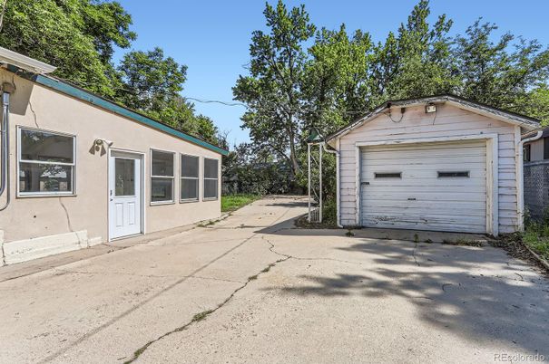 Detached Garage, Exterior
