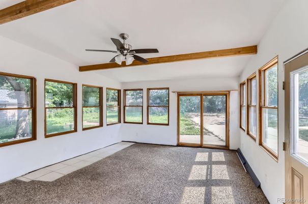 Empty room, Interior, Sun Room, Wooden Beams