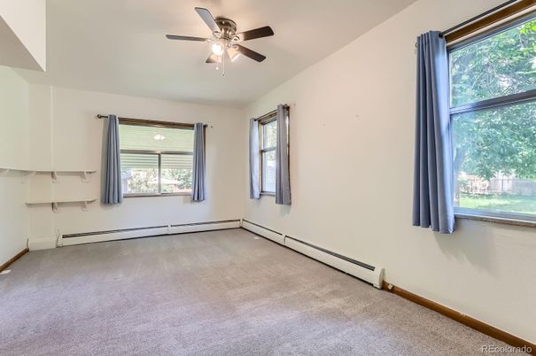 Empty room, Interior