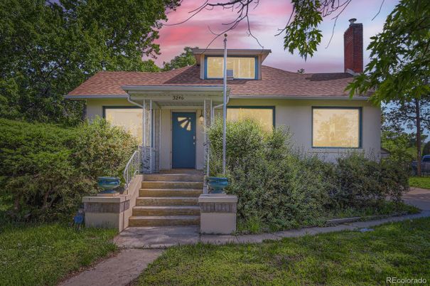 Exterior, Facade, American Foursquare