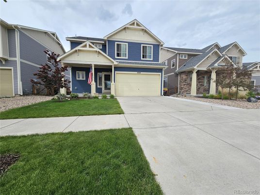 Attached, Exterior, Facade, American Craftsman