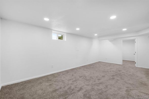 Empty room, Interior, Recessed Lighting