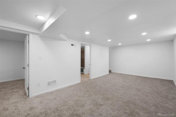 Empty room, Interior, Recessed Lighting