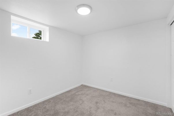 Empty room, Interior