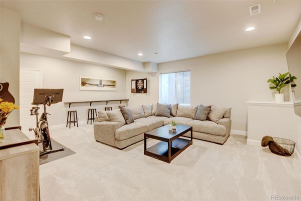 Fitness Equipment, Interior, Living room, Recessed Lighting