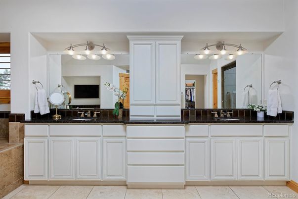 Bathroom, Dual Sink Vanities, Interior