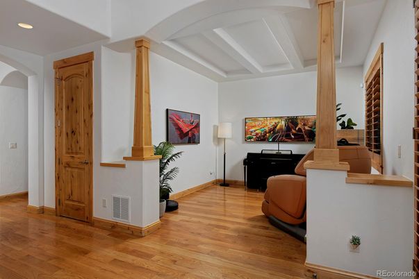 Interior, Recessed Lighting, Wood Texture Flooring