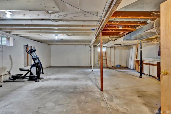 Fitness Equipment, Interior, Wooden Beams