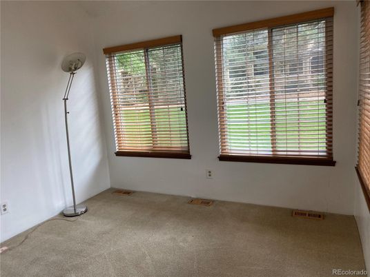 Empty room, Interior