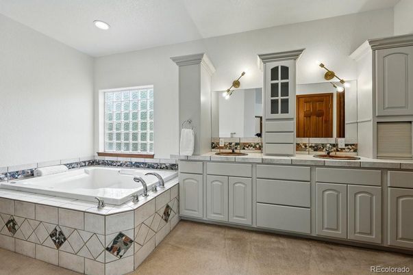 Bathroom, Dual Sink Vanities, Interior, Recessed Lighting