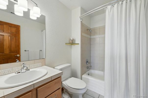 Bathroom, Interior, Tile Countertops