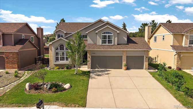 Attached, Exterior, Facade, Brick Traditional