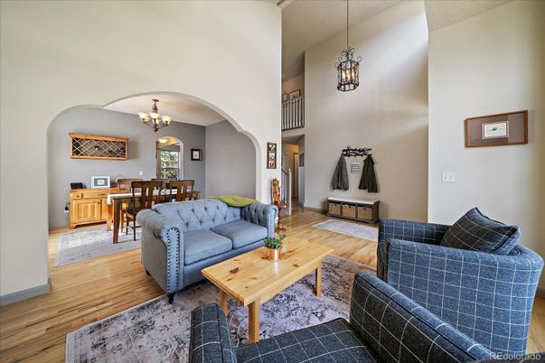 Chandelier, Dining room, Interior, Living room, Pendant Lights, Wood Texture Flooring