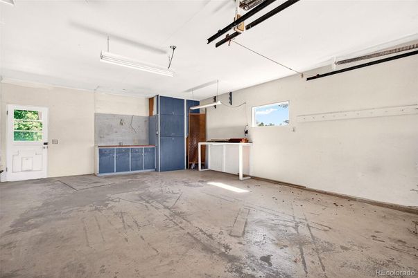 Garage, Interior