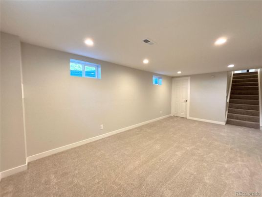 Empty room, Interior, Recessed Lighting