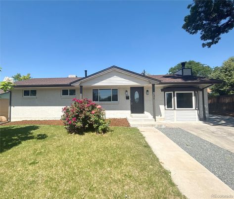 Exterior, Facade, Brick Facade, Ranch