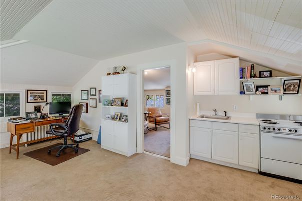 Home Office, Interior