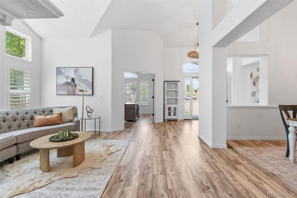 Interior, Living room, Pendant Lights, Wood Texture Flooring