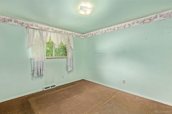 Empty room, Interior