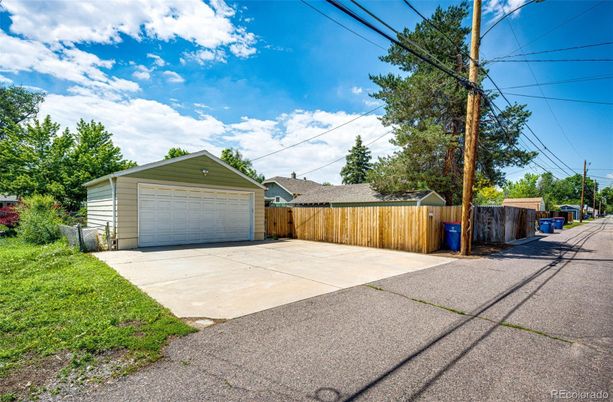 Detached Garage, Exterior