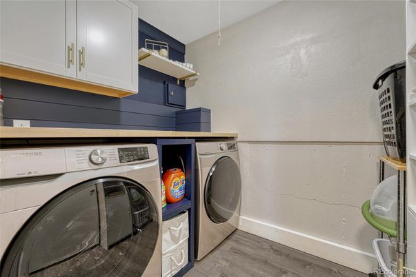 Interior, Washer, Wood Texture Flooring