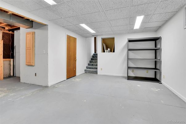 Empty room, Interior, Recessed Lighting