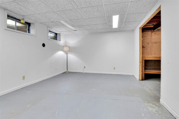 Empty room, Interior