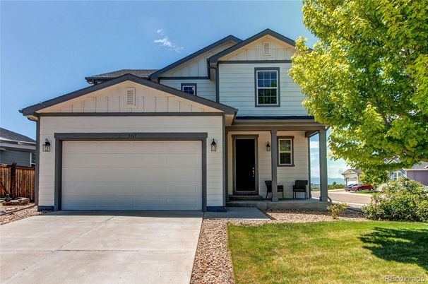 Attached, Exterior, Facade, American Craftsman