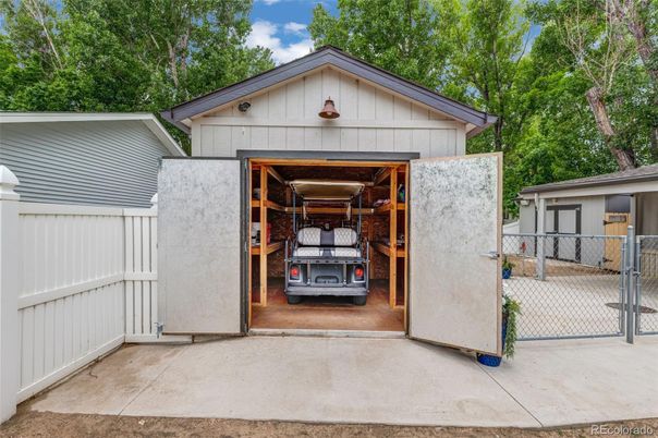 Detached Garage, Exterior