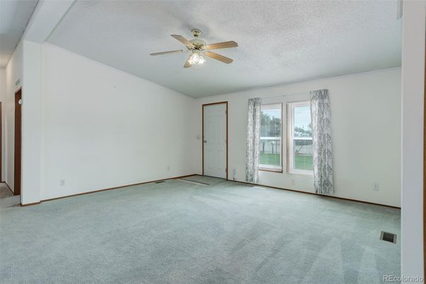 Empty room, Interior