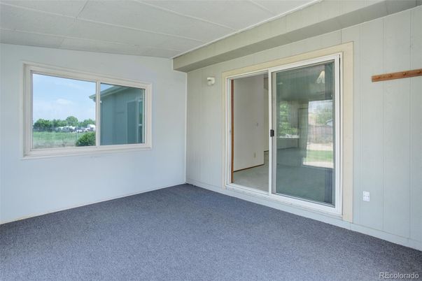 Empty room, Interior