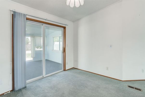 Empty room, Interior