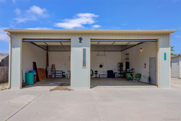 Detached Garage, Exterior
