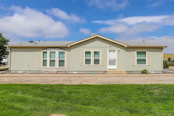 Exterior, Facade, Ranch