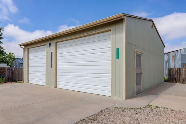Detached Garage, Exterior