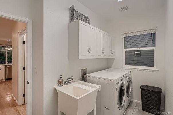 Interior, Washer, Wood Texture Flooring