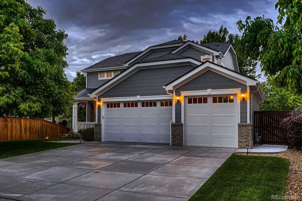 Attached, Exterior, Facade, American Craftsman