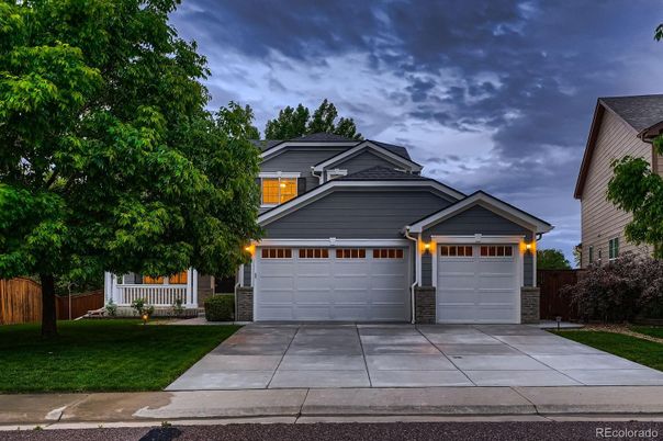Attached, Exterior, Facade, American Craftsman