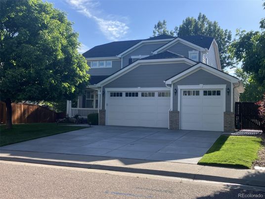 Attached, Exterior, Facade, American Craftsman