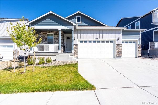 Attached, Exterior, Facade, American Craftsman