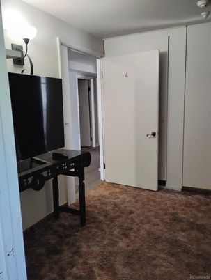 Game Room, Interior