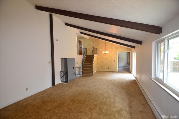 Empty room, Interior, Pendant Lights, Wooden Beams