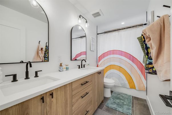 Bathroom, Dual Sink Vanities, Interior, Recessed Lighting