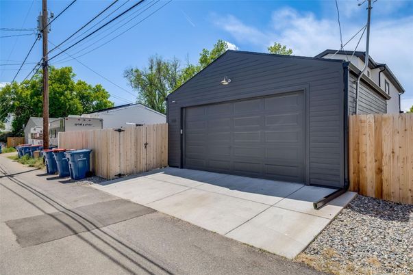 Detached Garage, Exterior