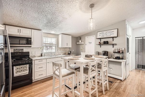 Dining room, Interior, Kitchen, Pendant Lights, Recessed Lighting, Wood Texture Flooring