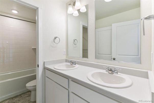 Bathroom, Dual Sink Vanities, Interior, Recessed Lighting