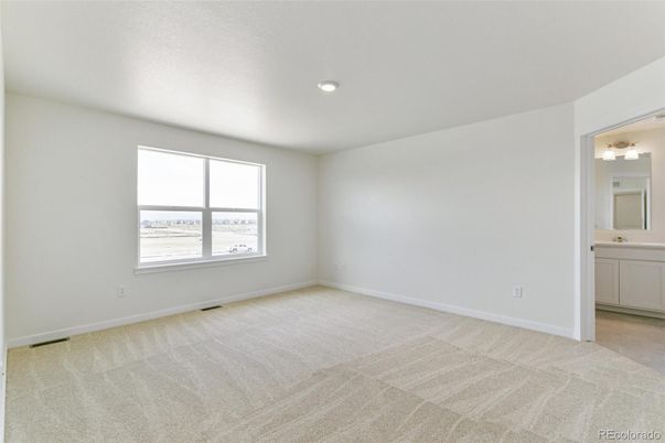 Empty room, Interior