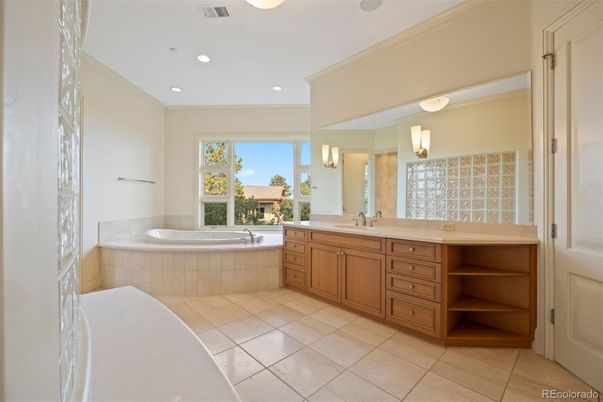 Bathroom, Interior, Recessed Lighting