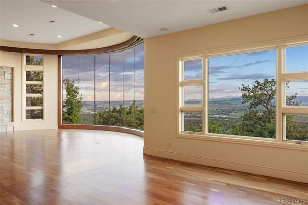 Empty room, Interior, Recessed Lighting, Water, Wood Texture Flooring